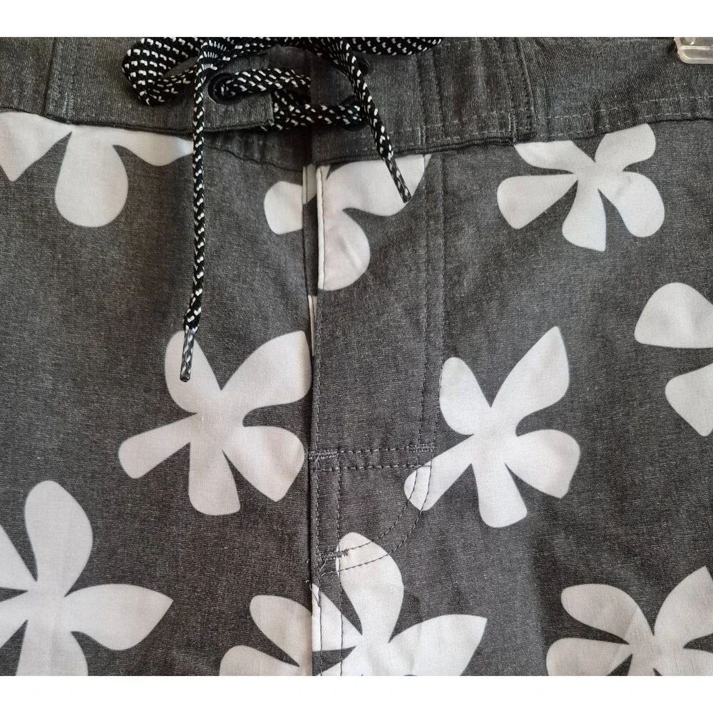 Of One Sea Men's Shorts Size 36 Gray Floral Stretch Comfort Swim Tropical Beach